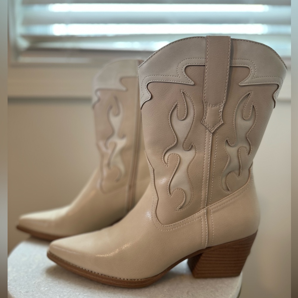 Universal Thread White Western Style Boots